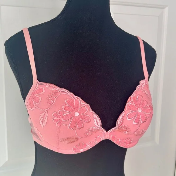 La Senza Peachy Pink Bra with Floral Embroidery in 36B - Picture 2 of 4